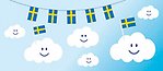 Glad moln och svenska flaggor